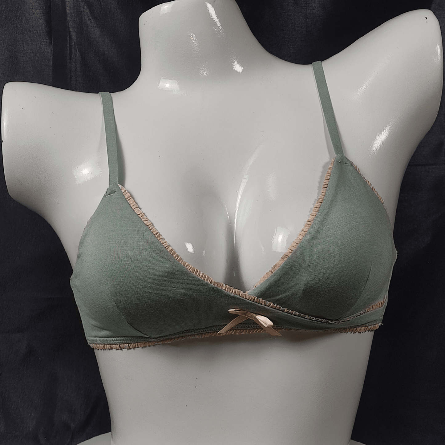 Lace - Trim Soft Bra (Poison Ivy) - Bra - ComfyBliss