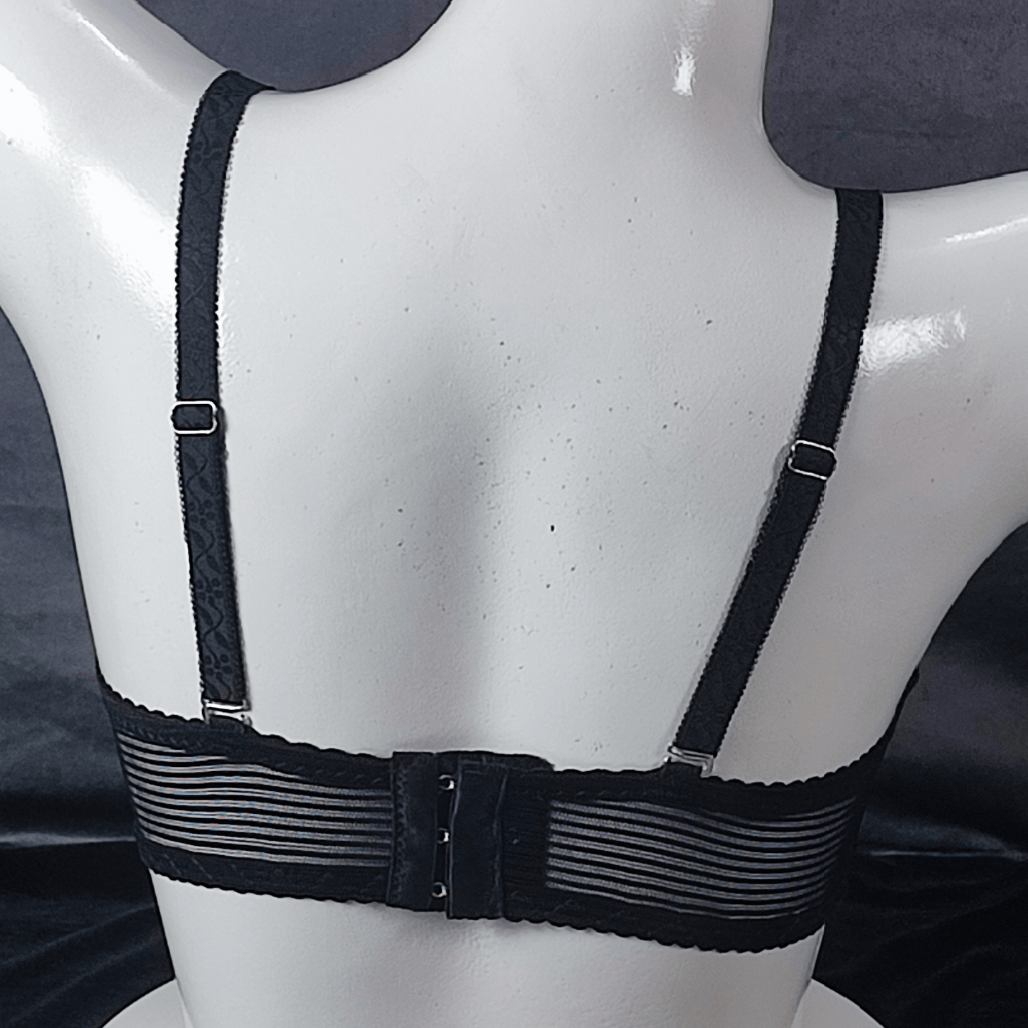 Soft & Sleek Padded Bra (Fatal Noir) - Bra - ComfyBliss