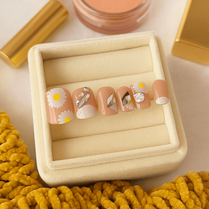 Daisy Glimmer – Press - On Nail Set - Accessories - ComfyBliss